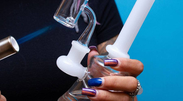 The Ultimate Beginner's Guide to Dabbing: Tips and Techniques for First-Timers - Budder Bongs / Budder Vapes